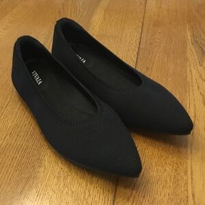 Vivaya Women's Black Flats